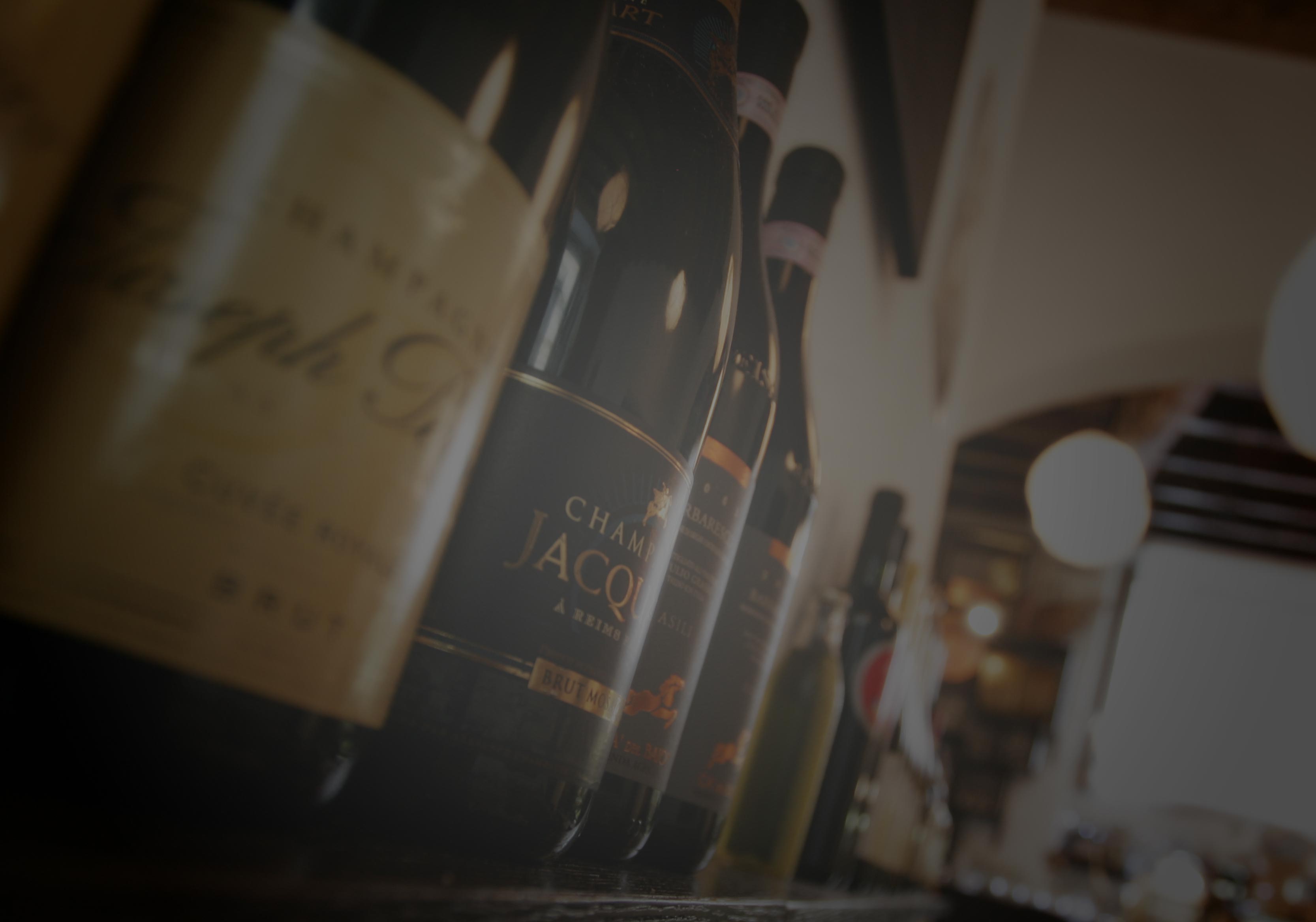 La cantina e le bottiglie dell'Antico Gallo