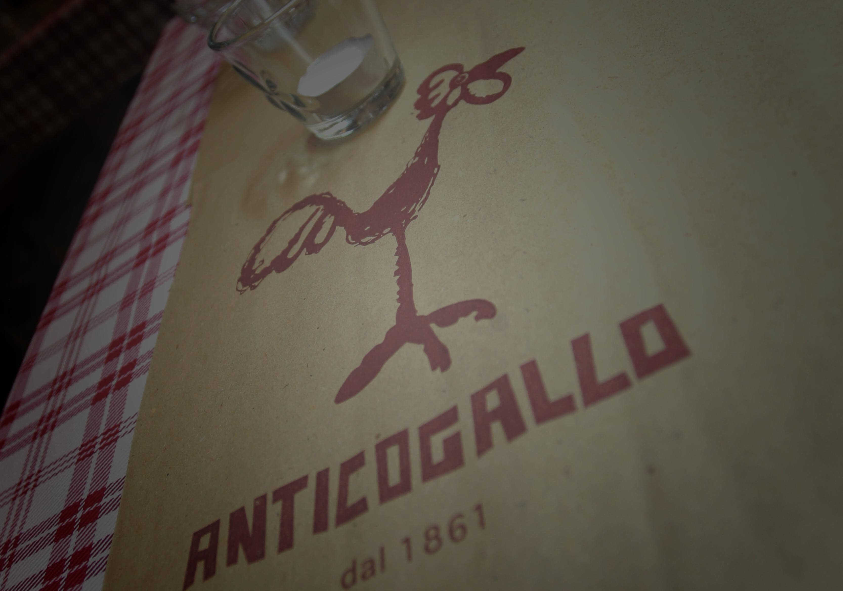 La sala dell'Antico Gallo, osteria piemontese ad Arona